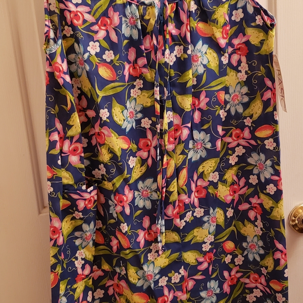 NWT Simply basic dress. - Picture 4 of 9